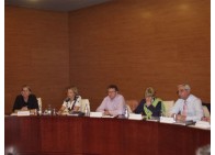 Alcaldes y representantes de los ayuntamientos durante la reunión