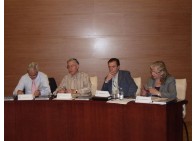 Alcaldes y representantes de los ayuntamientos durante la reunión