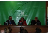 Reunión presidida por Felipe López, Teresa Vega e Inmaculada Herrador