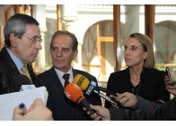 Antonio Martín Mesa atendiendo a los medios de comunicación