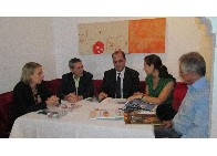 Inmaculada Herrador, Antonio Martín Mesa, M. Carmen García y Rafael de Troya con el alcalde de Chefchaouen