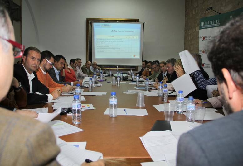 Miembros de la Comisión de Estrategia 1 durante la reunión