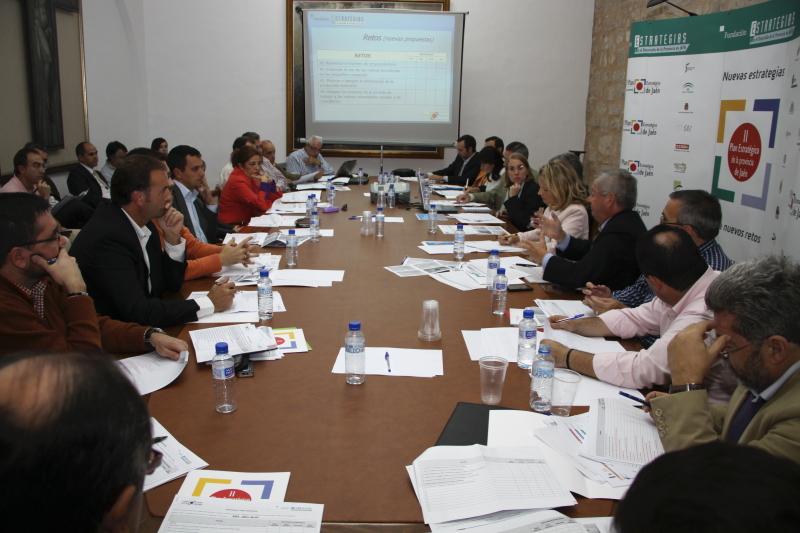 Miembros de la Comisión de Estrategia 2 durante la reunión