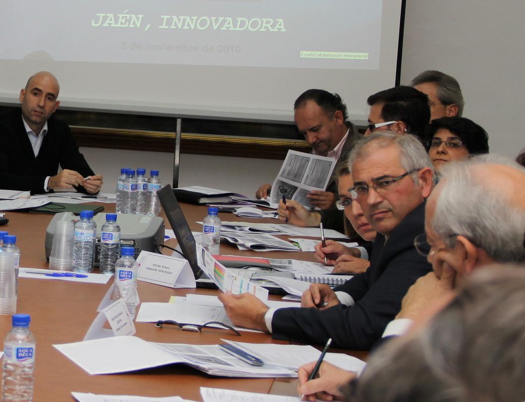 Miembros de la Comisión de Estrategia 3 durante la reunión