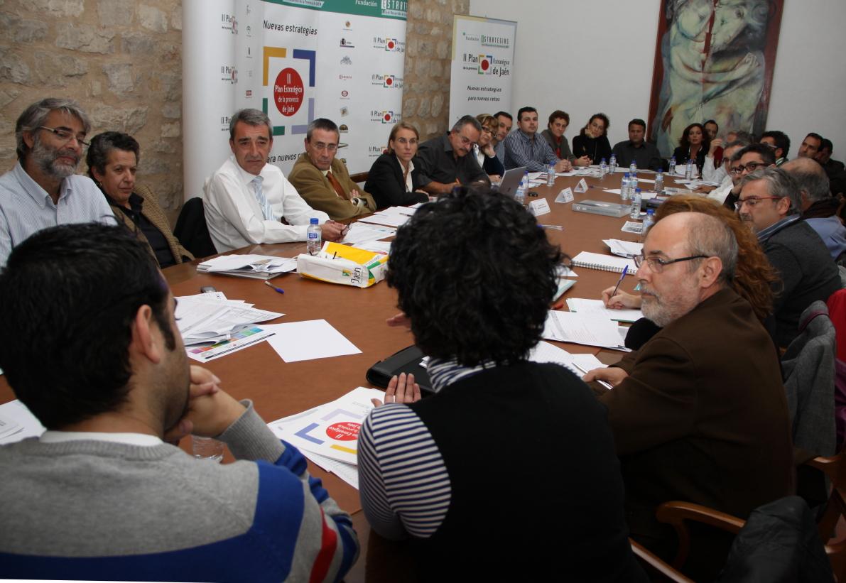 Miembros de la Comisión de Estrategia 4 durante la reunión