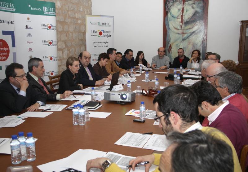 Miembros de la Comisión de Estrategias 5 durante la reunión