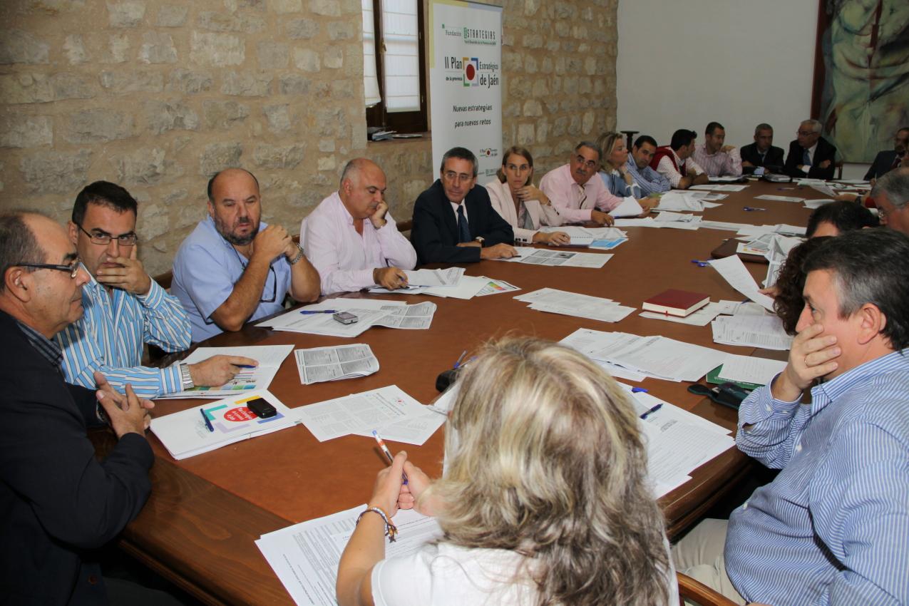 Miembros de la Comisión de Estrategia 6 durante la reunión