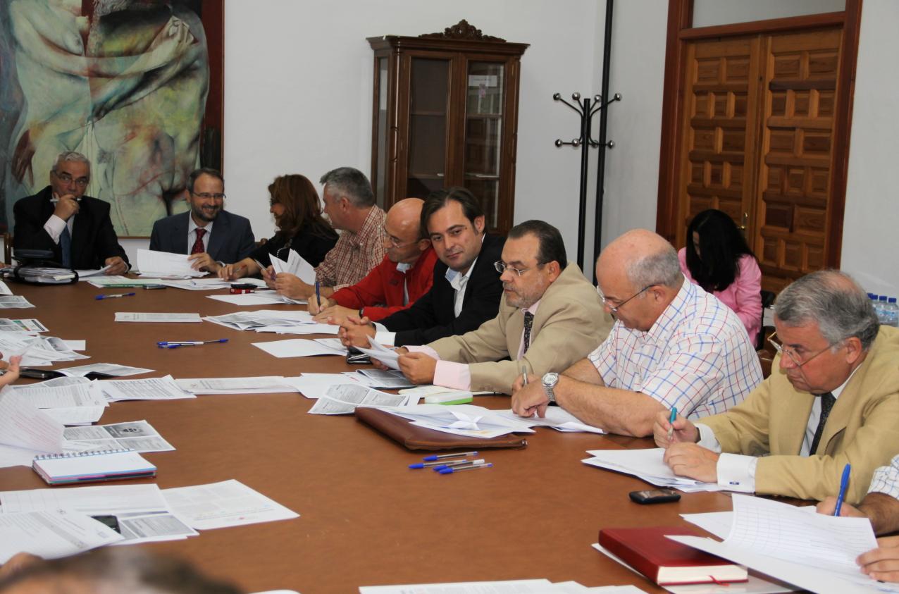 Miembros de la Comisión de Estrategia 6 durante la reunión