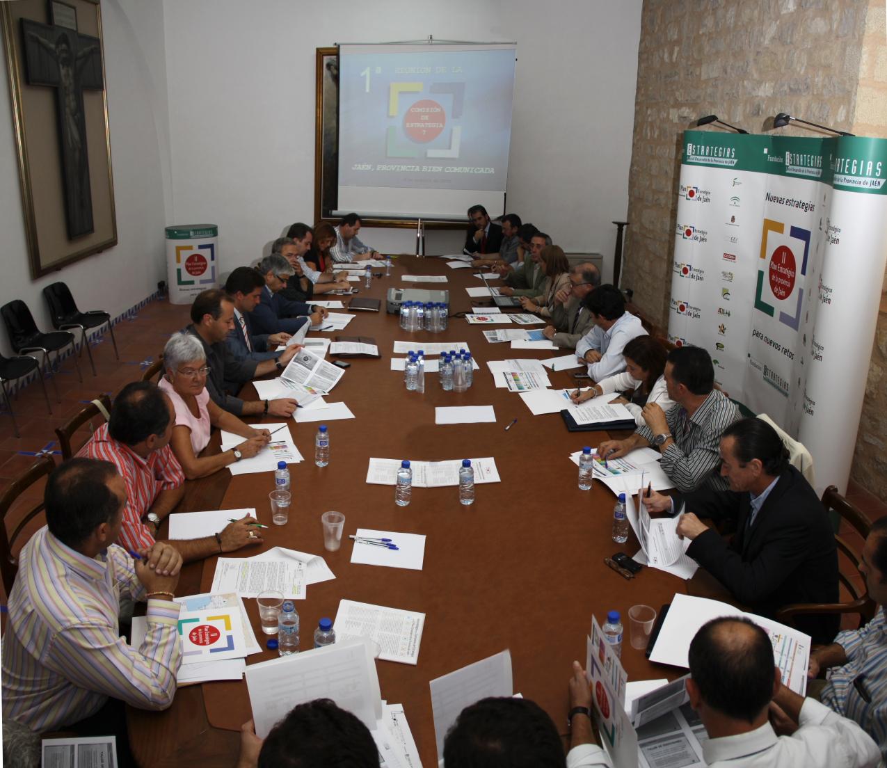 Miembros de la Comisión de Estrategia 7 durante la reunión