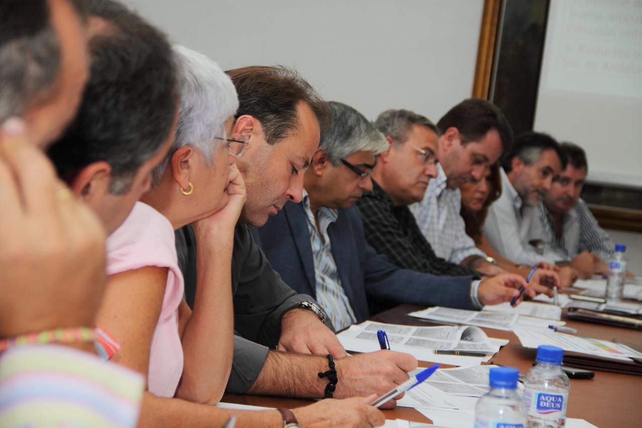 Miembros de la Comisión de Estrategia 7 durante la reunión