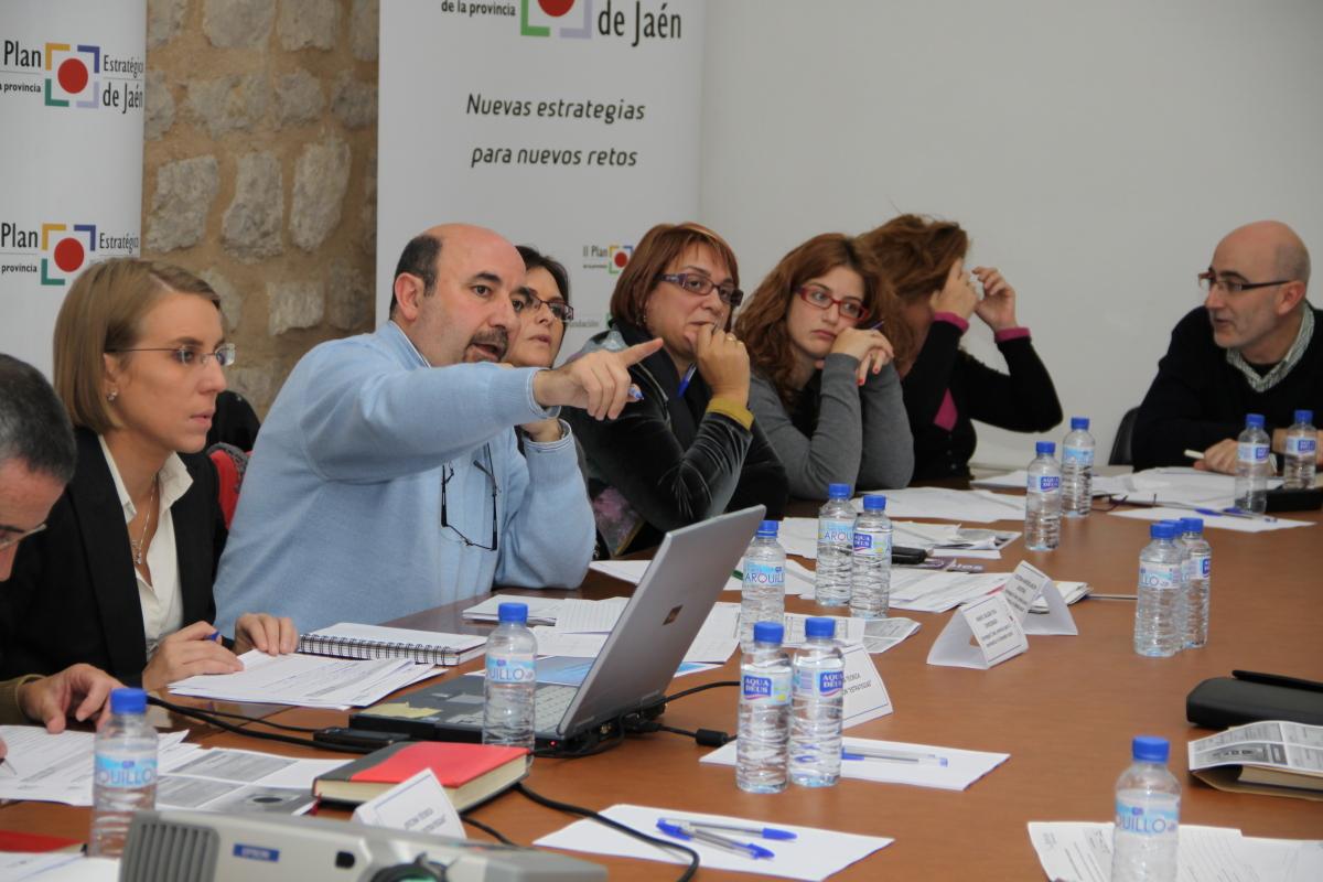 Intervención de Manuel Salazar Vela durante la reunión