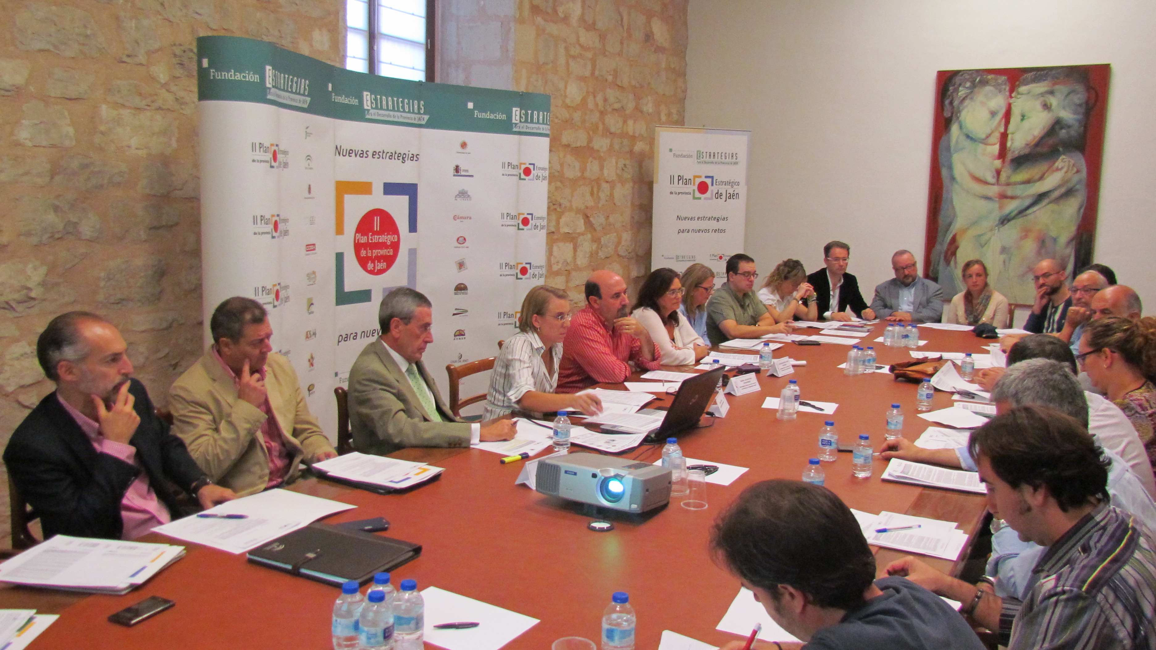 Miembros de la comisión de seguimiento e impulso de la Estrategia 8 durante la reunión