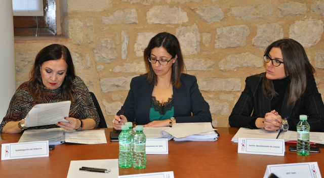 Catalina Madueño (Subdelegación), África Colomo (Ayuntamiento de Jaén) y Noelia Justicia (Ayuntamiento de Linares)