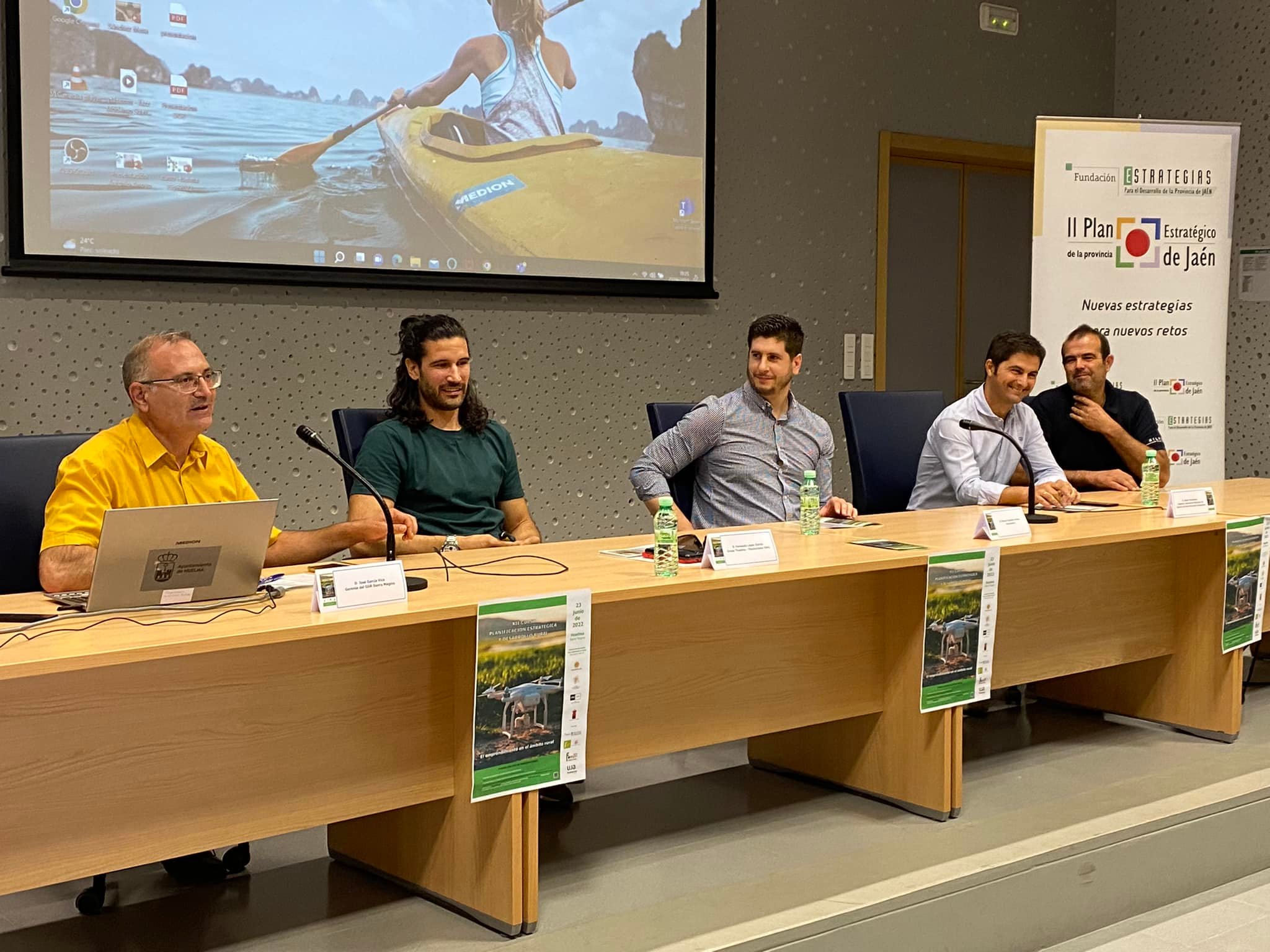 Experiencias de éxito de emprendimiento en el mundo rural. Moderó José García (Gerente del GDR Sierra Mágina). Intervinieron Fernando López (Grupo Thuelma-Oleoturismo 1941), Manuel Expósito (Andunatura) y Javier Fernández (Capigran, Asociación Nacional de Caprino de Raza Murciano-Granadina)