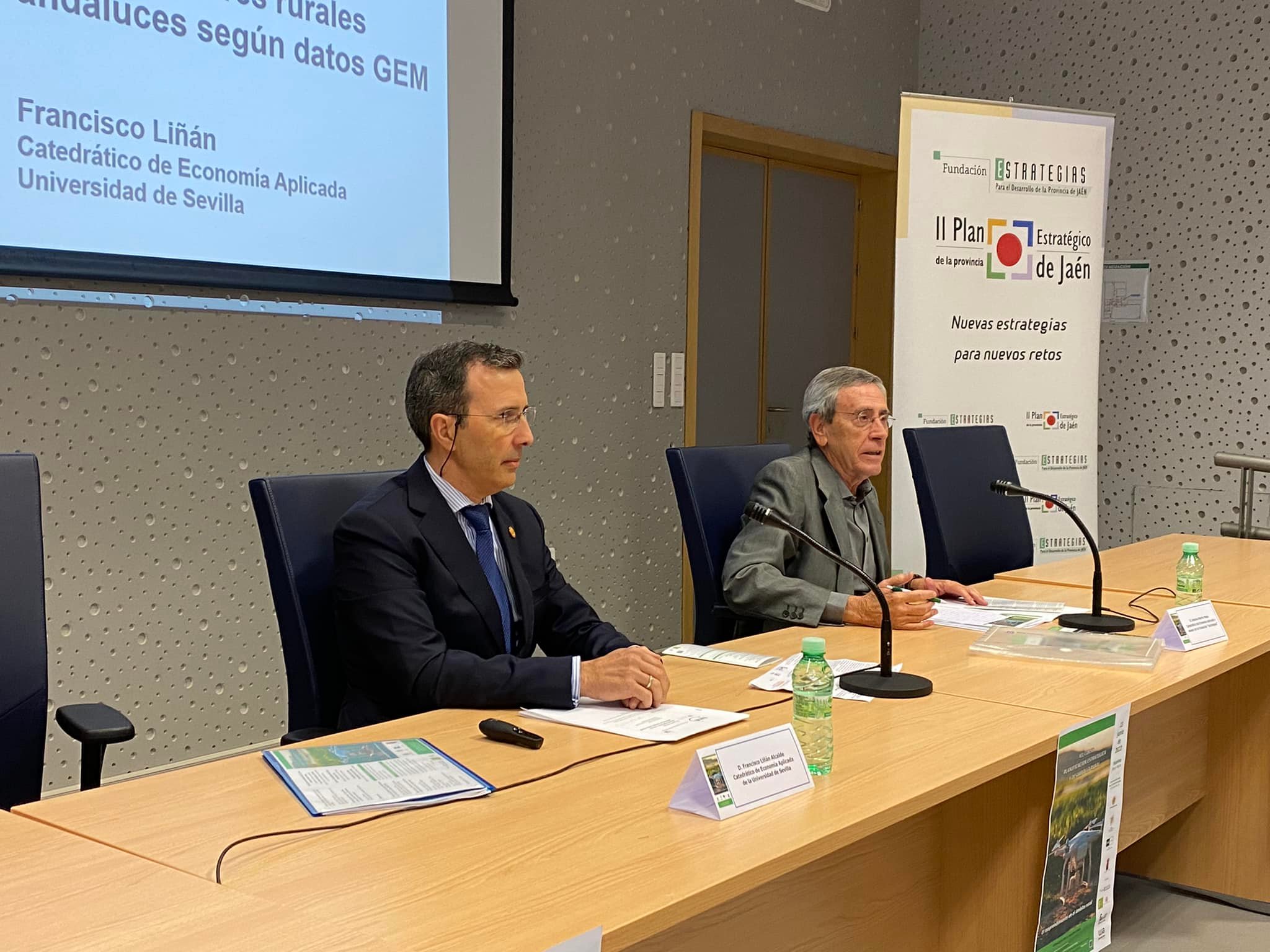 Ponencia: El perfil de los emprendedores rurales andaluces según datos GEM. Intervino Francisco Liñán (Catedrático de Economía Aplicada de la Universidad de Sevilla)