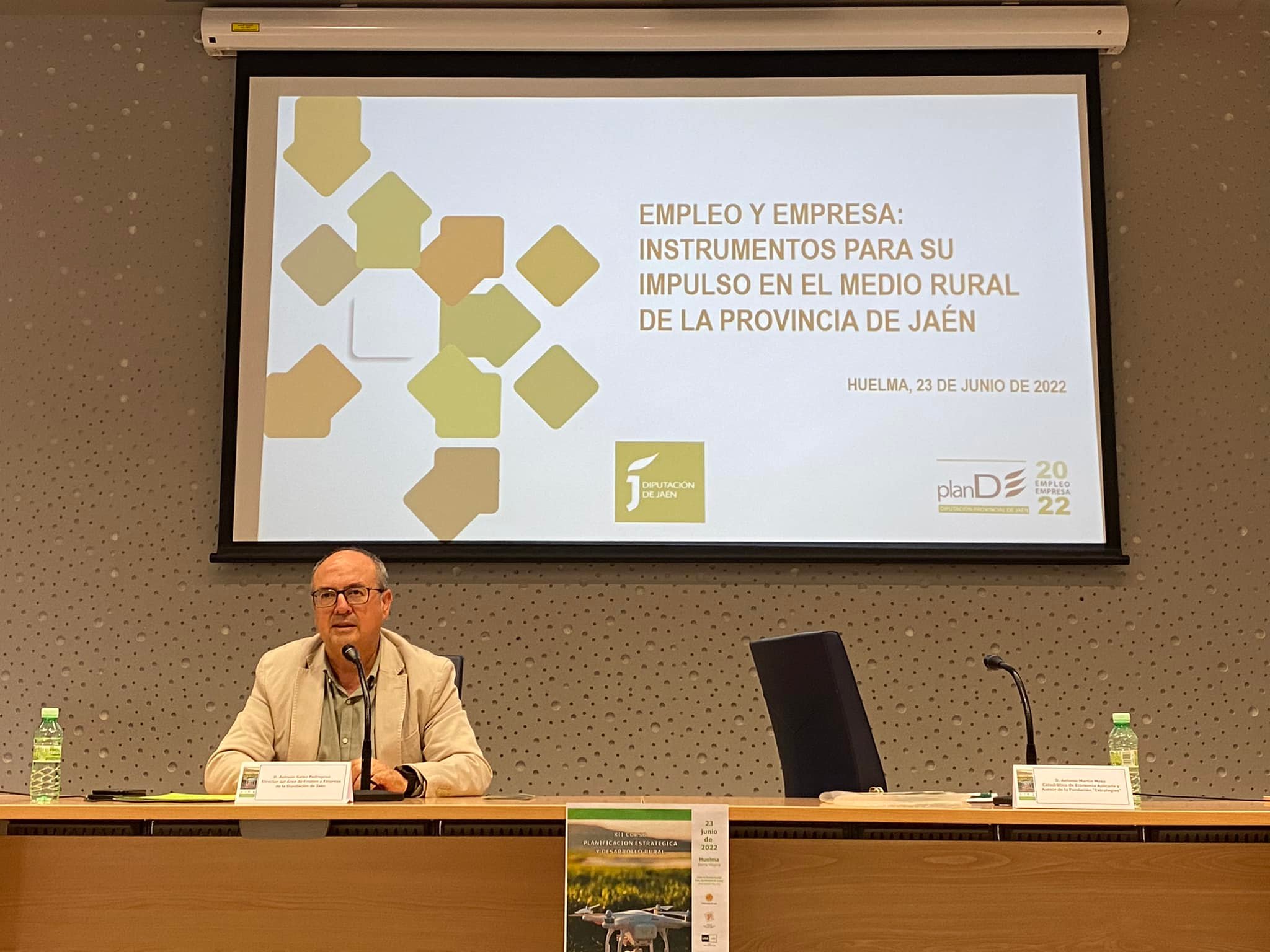 Ponencia: Empleo y Empresa: Instrumentos para su impulso en el medio rural de la provincia de Jaén. Intervino Antonio Galán (Director del Área de Empleo y Empresa de la Diputación de Jaén)