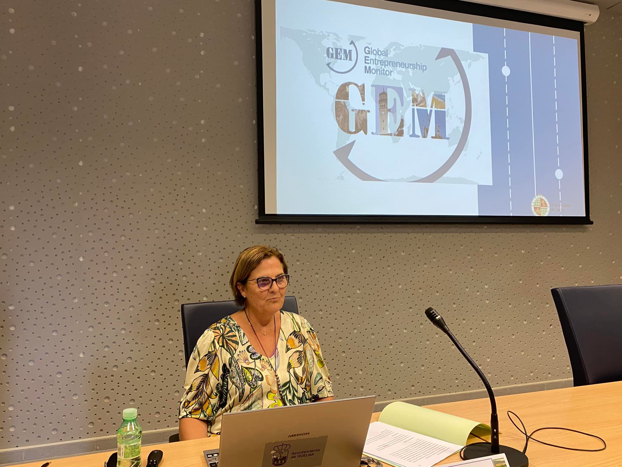 Ponencia: Metodología GEM y dinámica emprendedora de la provincia de Jaén 2020/2021. Intervino María Jesús Hernández (Catedrática de Organización de Empresas y Coordinadora del Equipo GEM Jaén)
