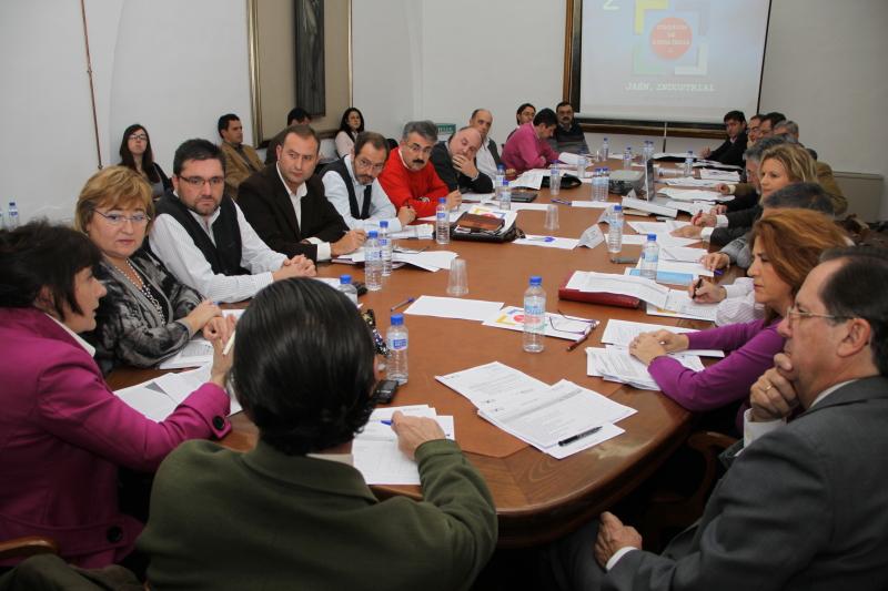 Miembros de la Comisión de Estrategia 1 durante la reunión