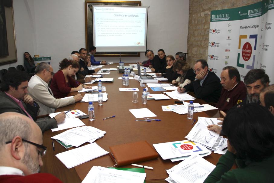 Miembros de la Comisión de Estrategia 2 durante la reunión