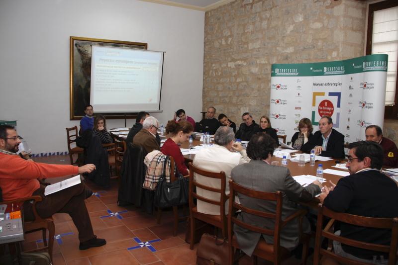 Miembros de la Comisión de Estrategia 2 durante la reunión