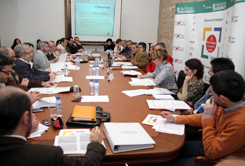 Miembros de la Comisión de Estrategias 4 durante la reunión