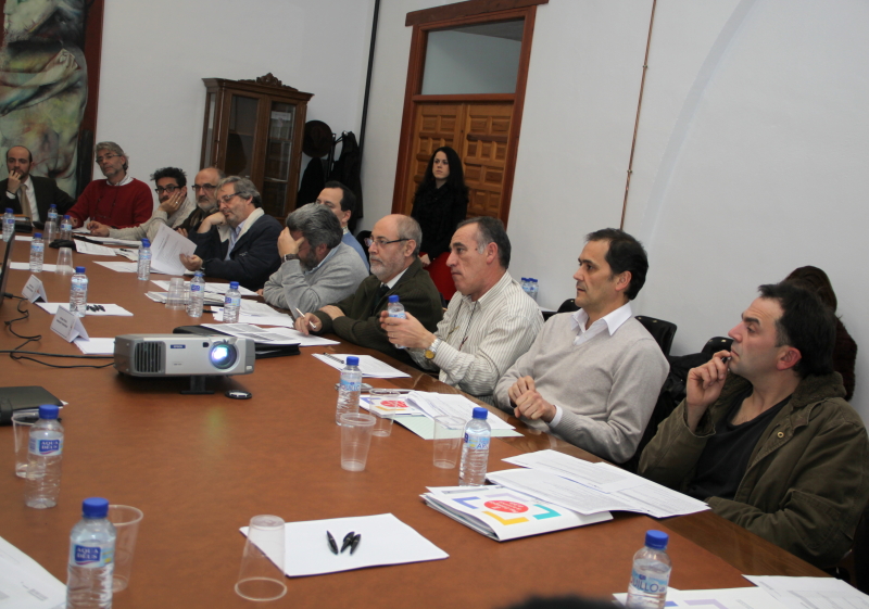 Miembros de la Comisión de Estrategias 4 durante la reunión