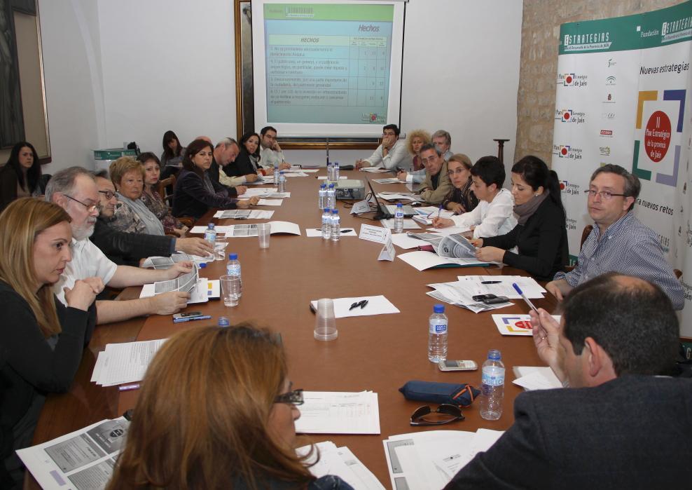 Miembros de la Comisión de Estrategia 5 durante la reunión