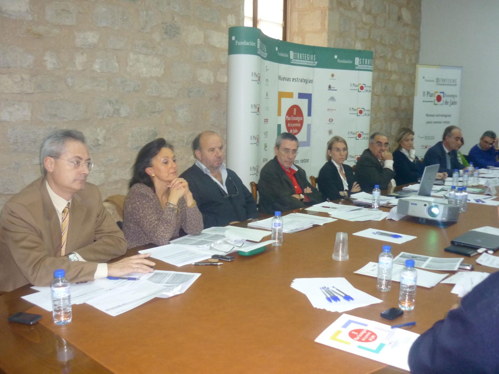 Miembros de la Comisión de Estrategia 6 durante la reunión