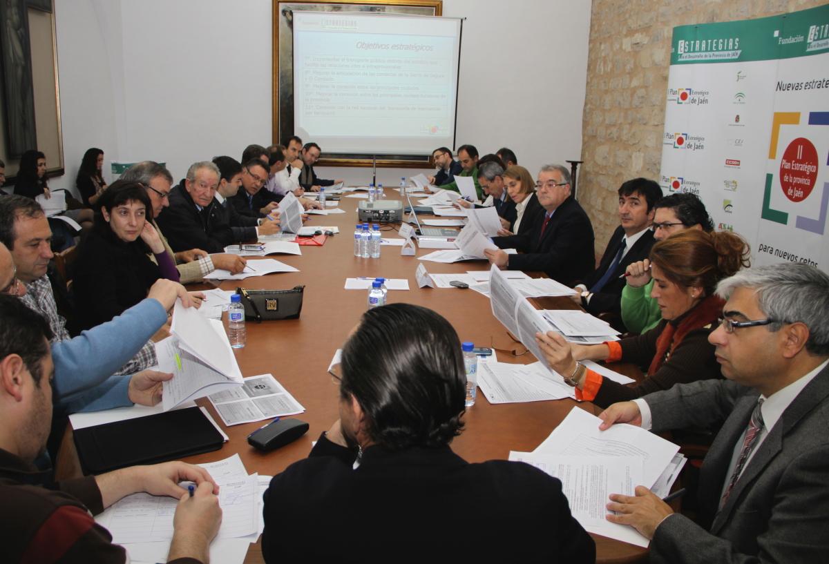 Miembros de la Comisión de Estrategia 7 durante la reunión