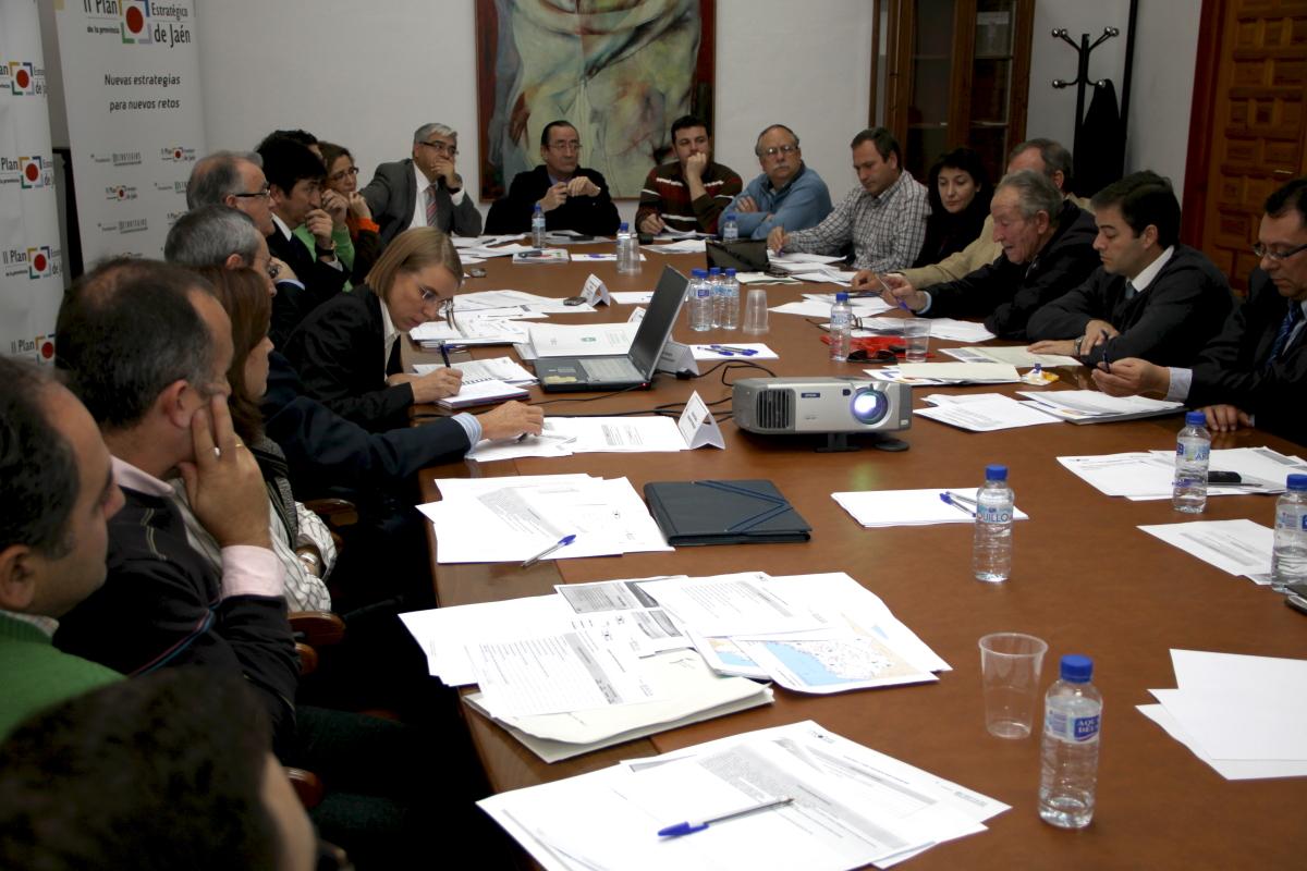 Miembros de la Comisión de Estrategia 7 durante la reunión