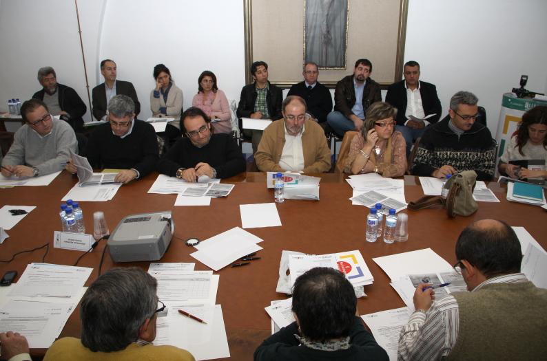 Miembros de la Comisión de Estrategias 8 durante la reunión