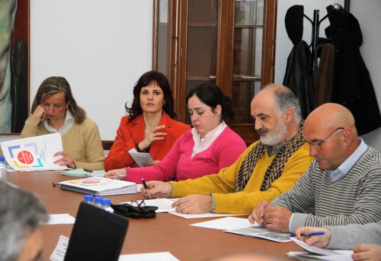 Miembros de la Comisión de Estrategias 8 durante la reunión