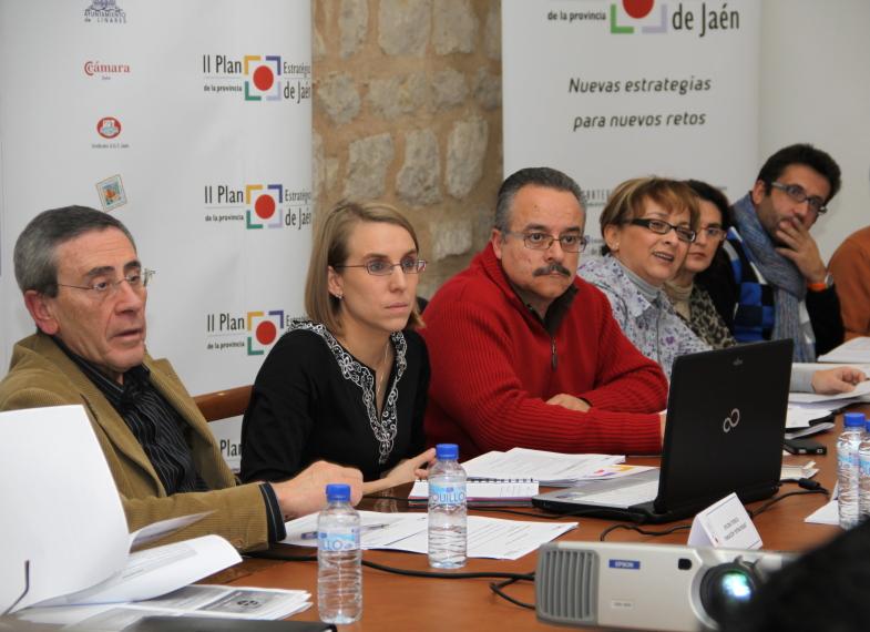 Miembros de la Comisión de Estrategias 4 durante la reunión