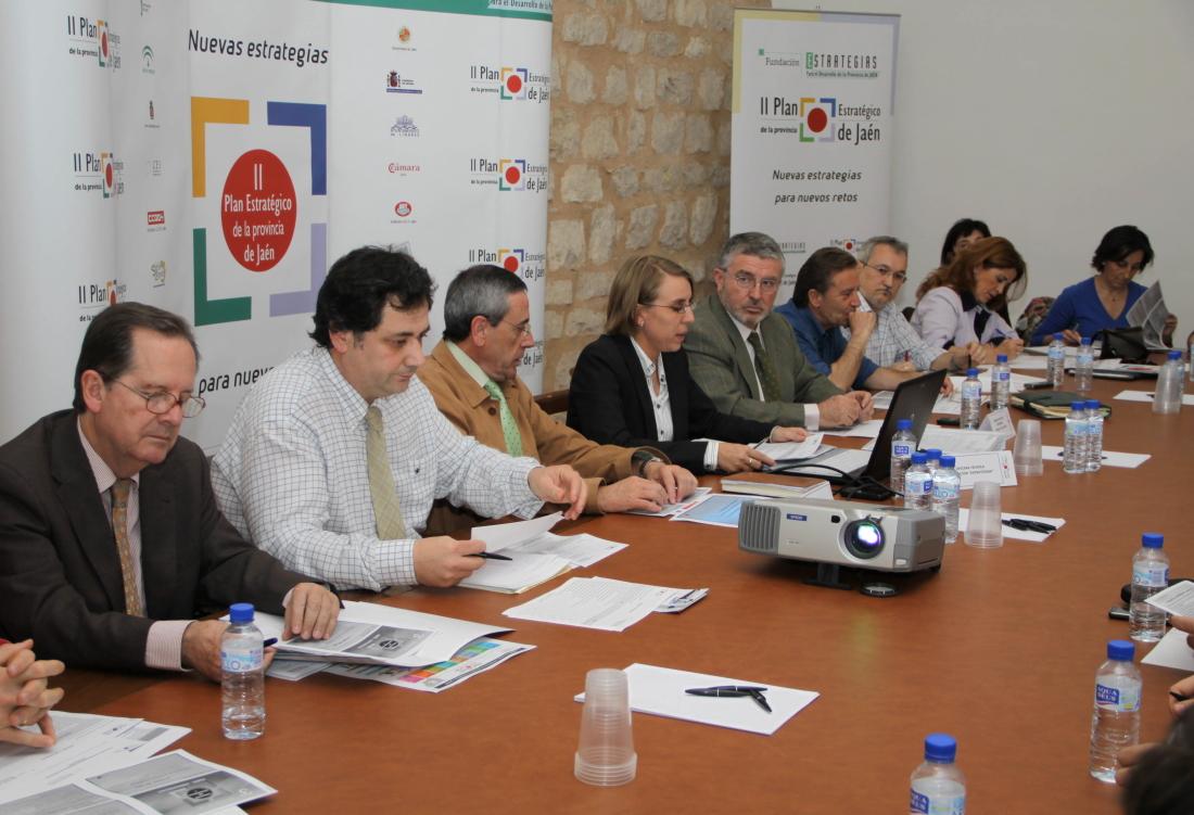 Miembros de la Comisión de Estrategia 1 durante la reunión