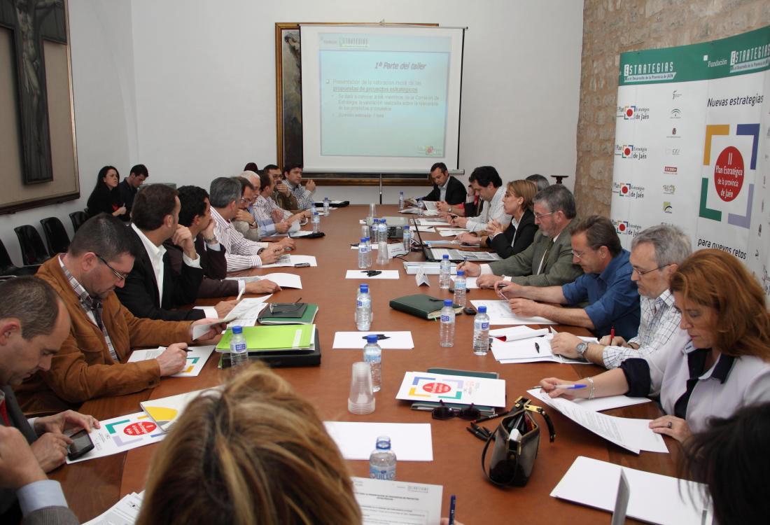 Miembros de la Comisión de Estrategia 1 durante la reunión