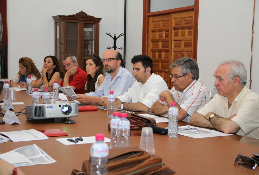 Miembros de la Comisión de Estrategia 5 durante la reunión