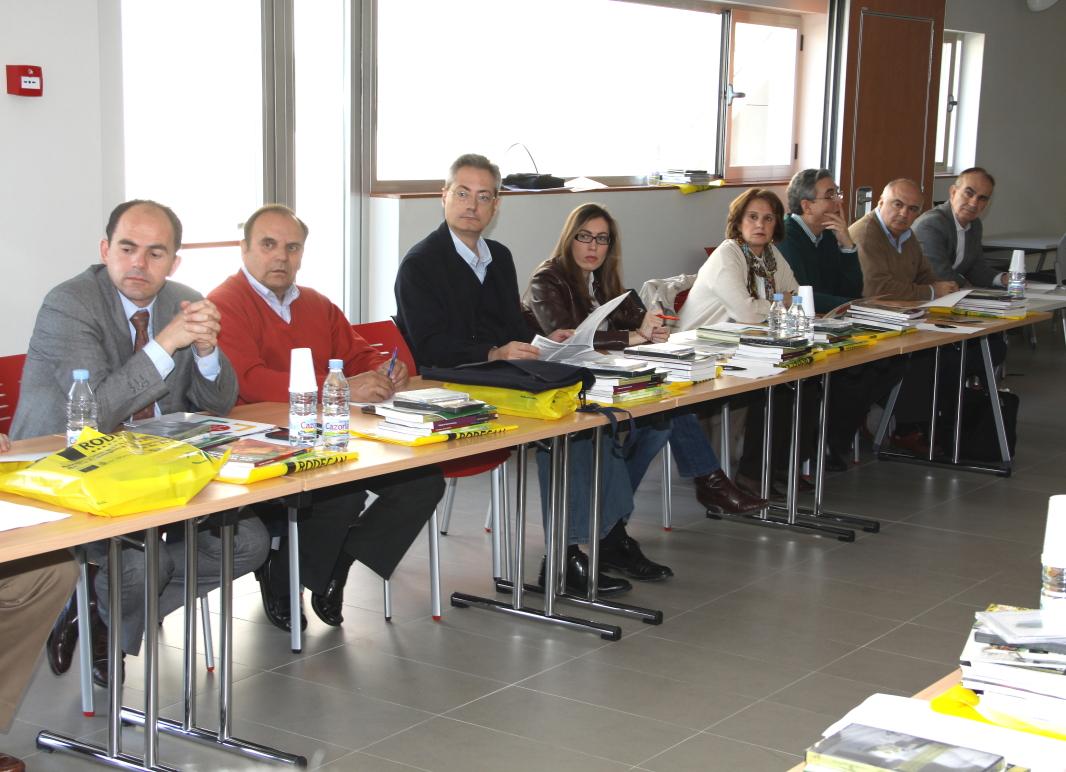 Miembros de la Comisión de Estrategia 6 durante la reunión