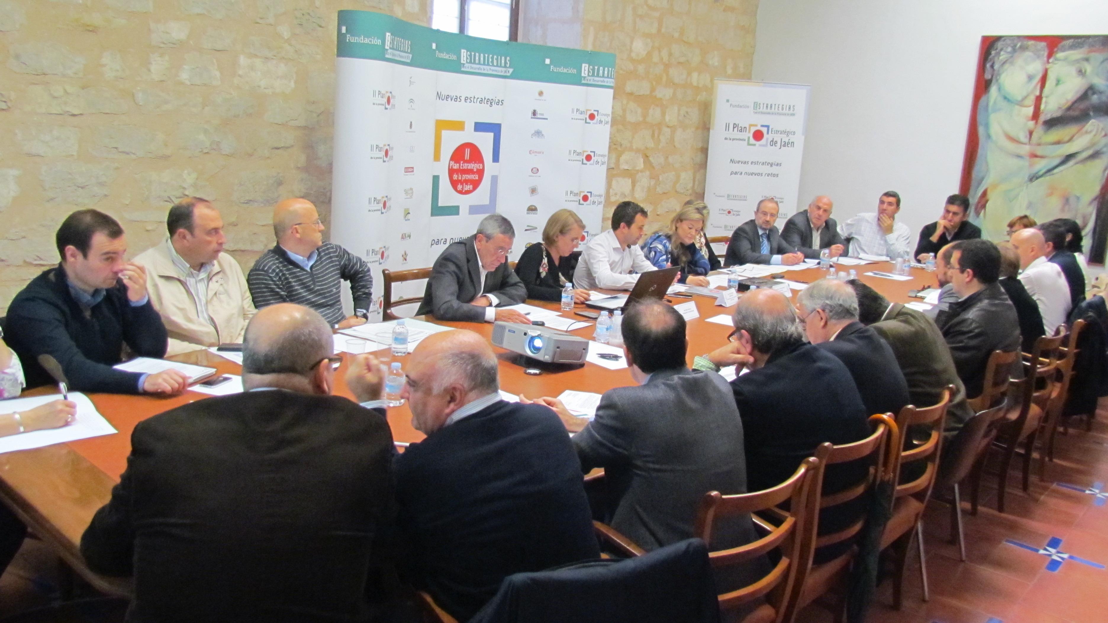 Asistentes a la comisión de seguimiento e impulso de la Estrategia 6 durante la reunión