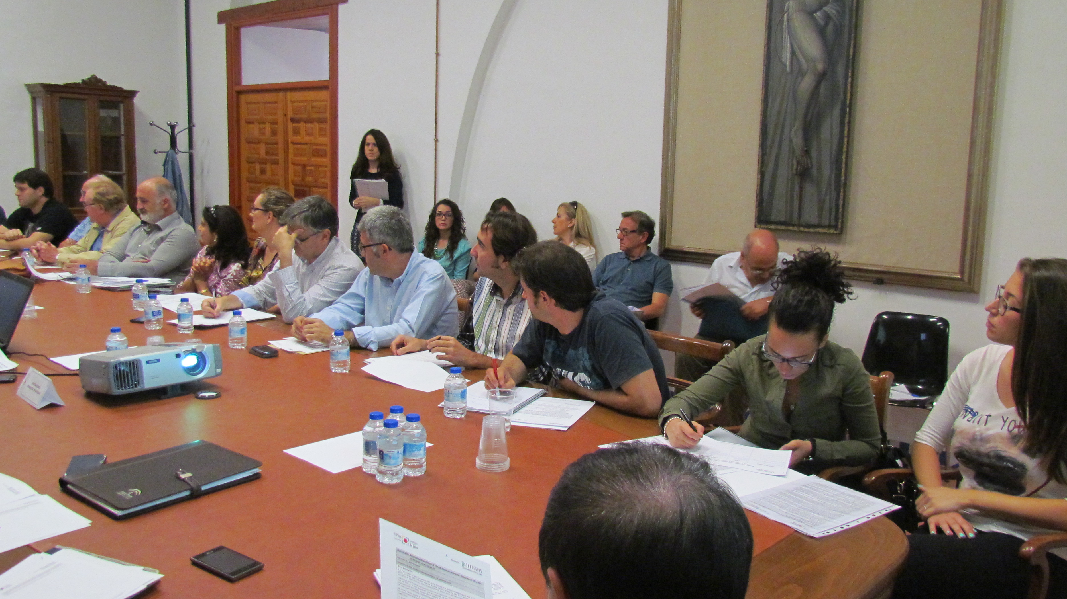 Miembros de la comisión de seguimiento e impulso de la Estrategia 8 durante la reunión