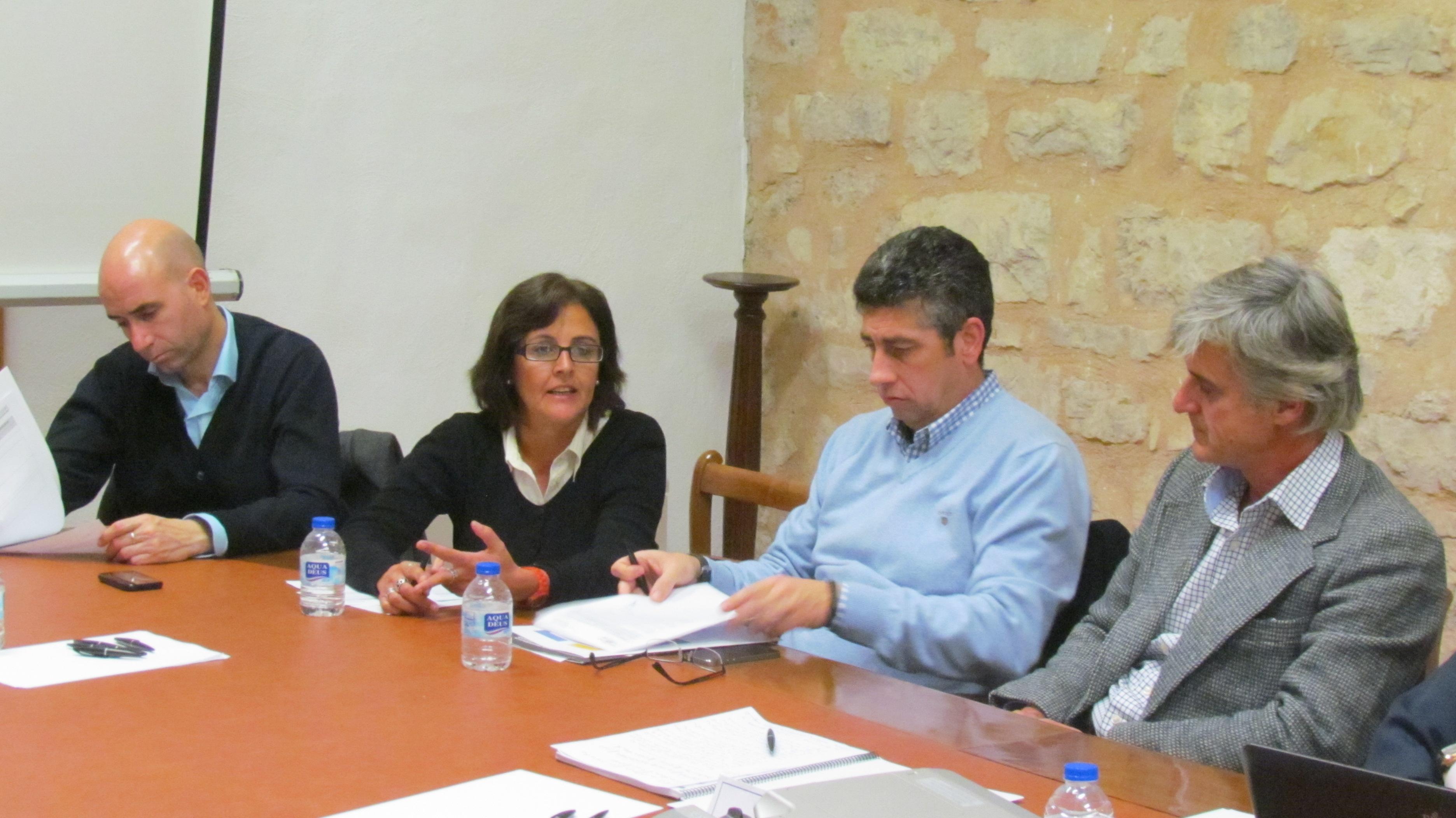 Fermín Lucena (OTRI), Marta Muñoz (Cátedra Extenda), Francisco Alcalá (OTRI) y Christian Gross (Extenda)