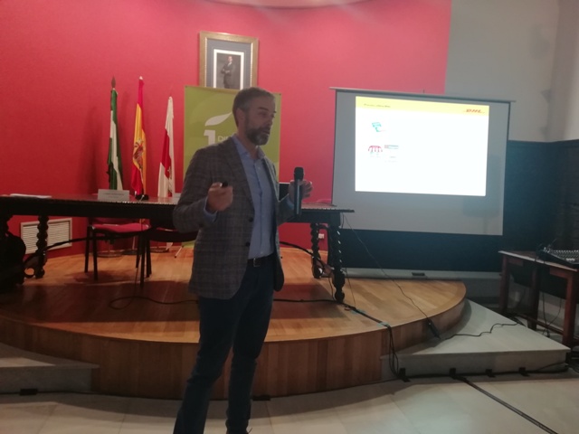 Ponencia: Comercio electrónico y última milla. Intervino Francisco Carpio (DHL)