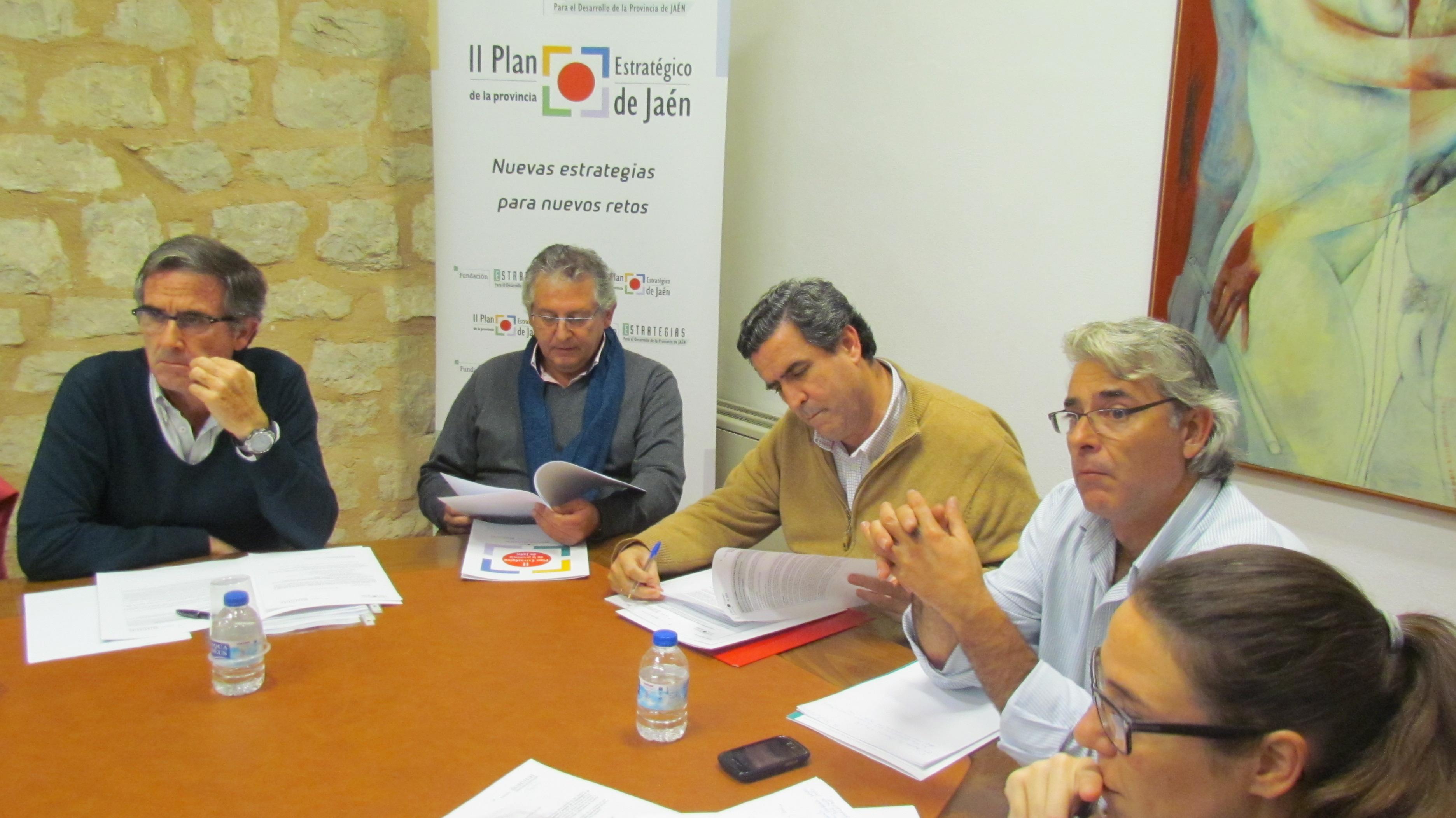 J. de Dios de la Calzada (Ayto. de Jaén), Marcelino Sánchez (IEG), Francisco Muñoz (C.Comercio), J. M. Cano (CCOO) e Isabel Ayala (UJA)