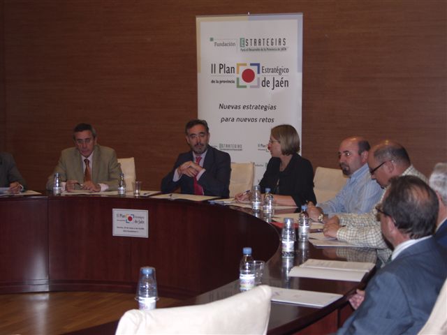 Representantes de UGT-Jaén y de las Cámaras de Comercio durante la reunión