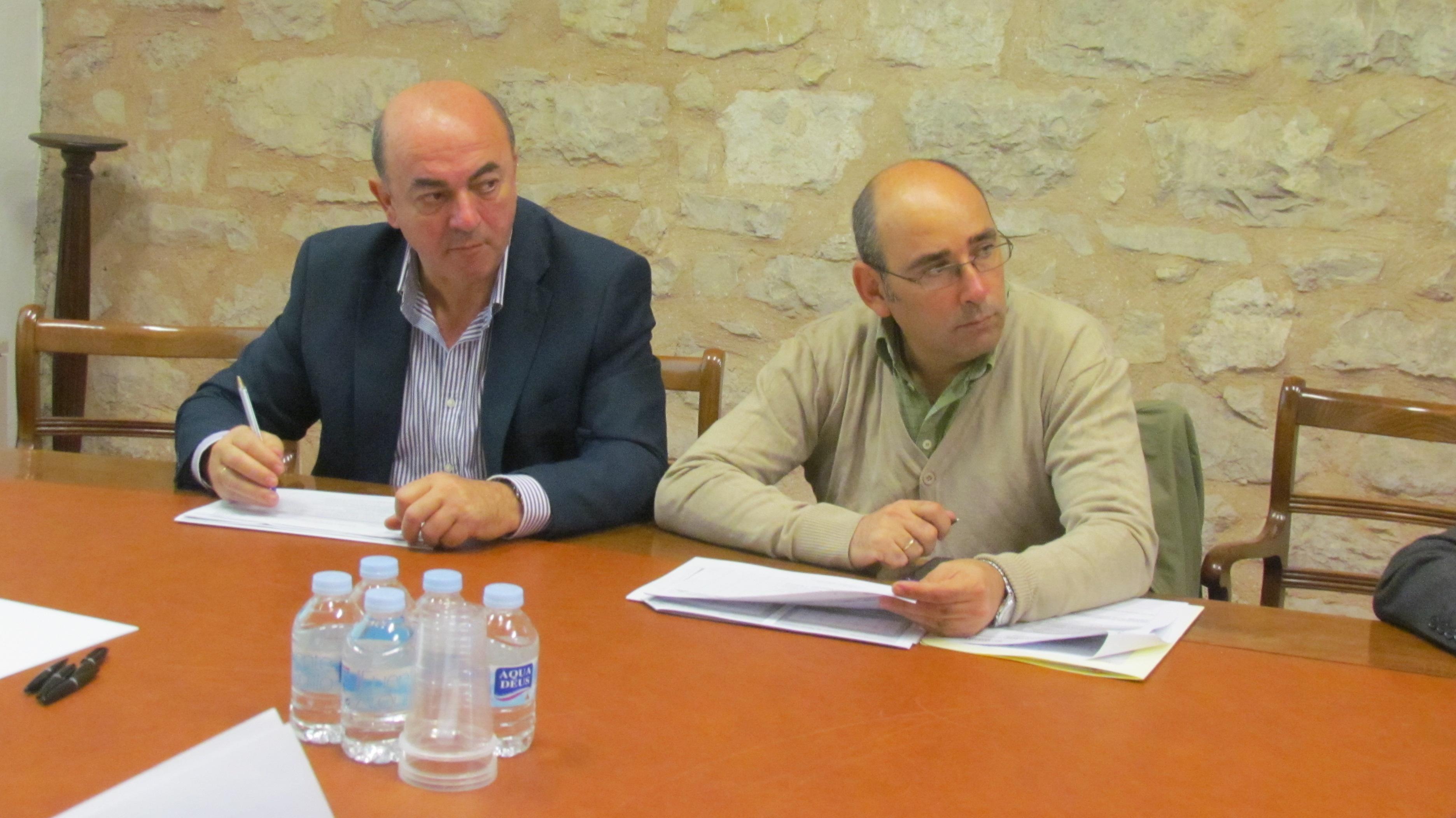 Manuel Herrera (Del. Economía, Innovación, Ciencia y Empleo) y Juan Caballero (Ayto. Jódar)