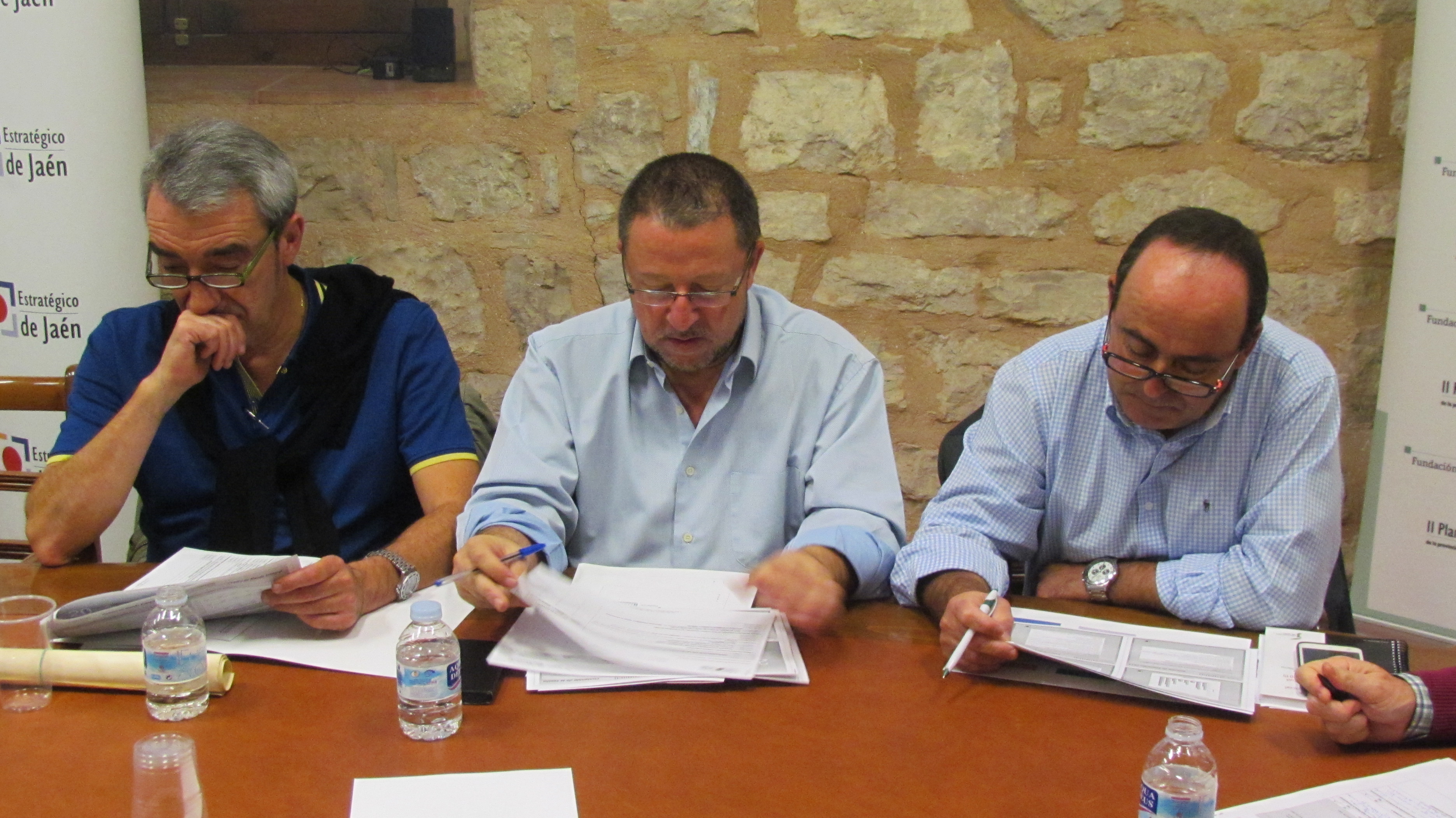 José Luis Rodríguez (Del. Gobierno), Joaquín Román (Del. Educación) y Leonardo Fontecha (E. A. José Nogué)