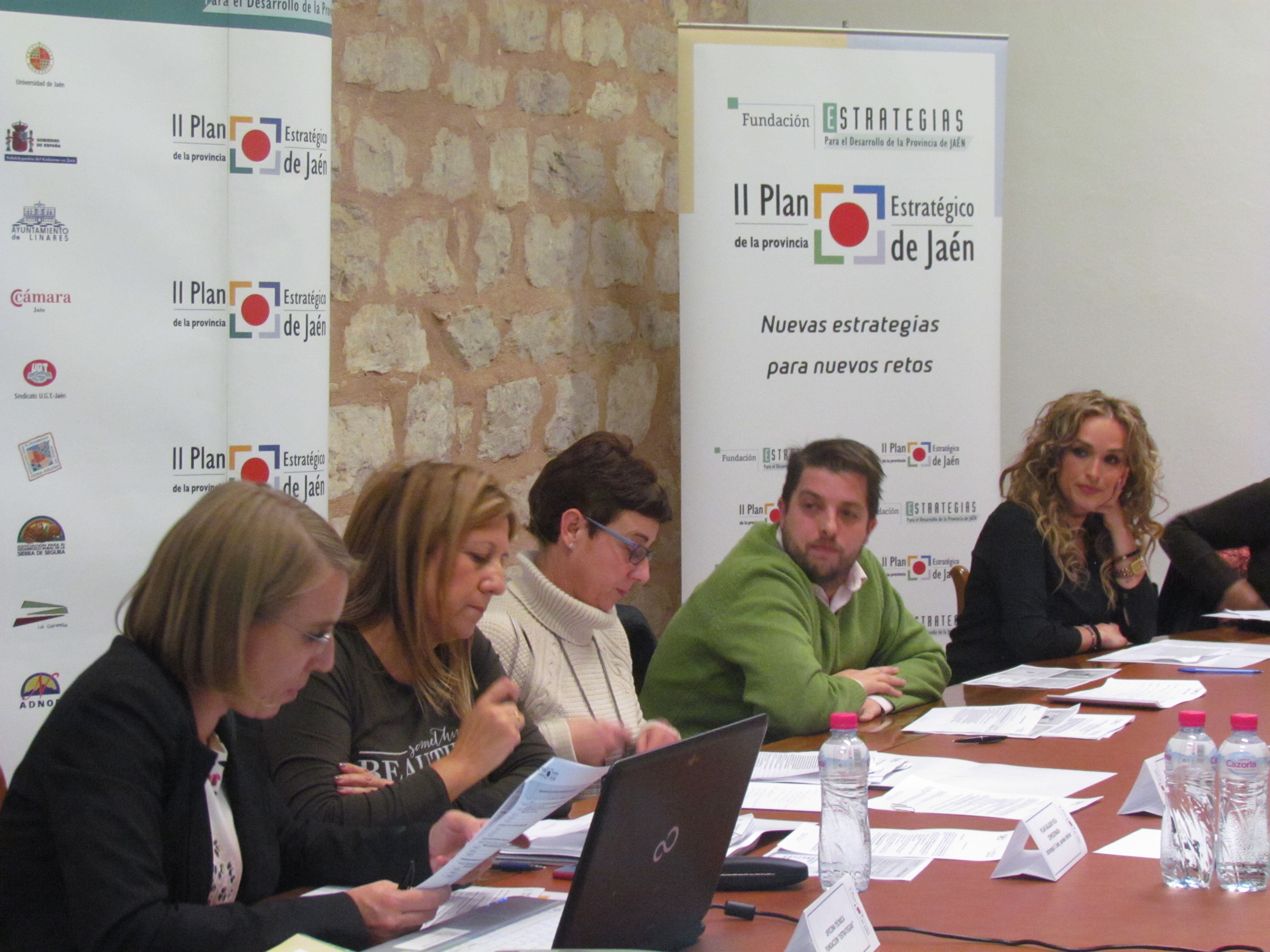 I. Herrador (Fundación), Pilar Salazar (Del. Cultura, Turismo y Deporte), Mª C. Pérez (Ayto Jaén), Fco Jiménez (investigador) y Mabel Selfa (Ayto Linares)