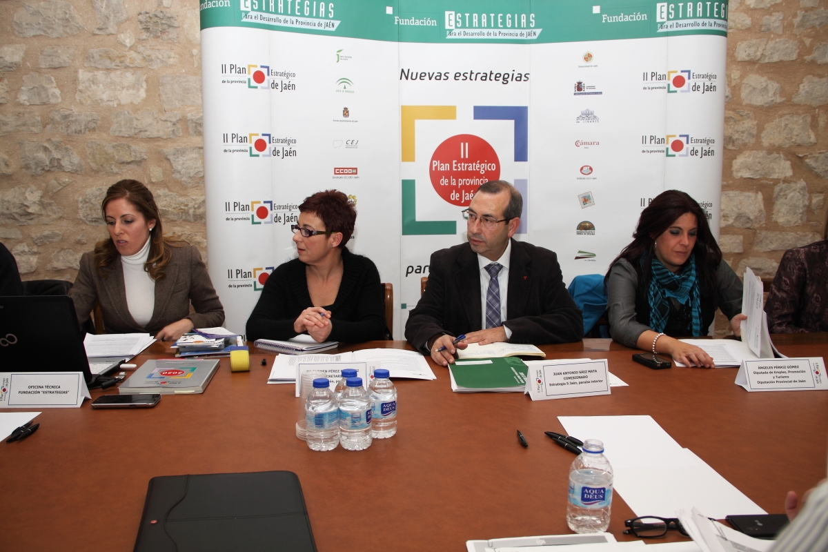 Cintia García, Mª Carmen Pérez, Juan Antonio Sáez, quien presidió la comisión, y Ángeles Férriz