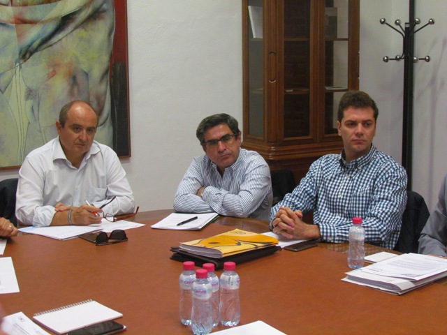 Manuel Expósito (Somajasa), Rafael Rubio (Del. Igualdad, Salud y Pol. Soc.) y Jesús Cózar (ADR S. Segura)