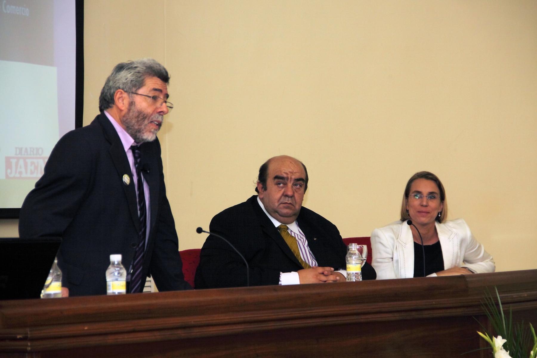 Presentación del conferenciante, a cargo de Pedro Molino Jiménez