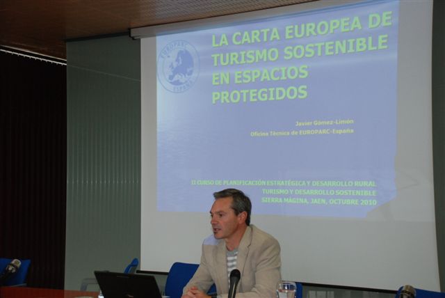 Javier Gómez-Limón García durante su ponencia